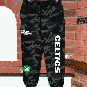 New Era NBA Boston Celtics Black Camouflage Athletic Sweatpants Medium
